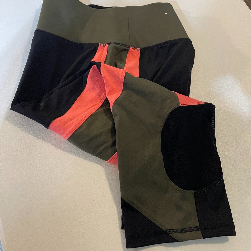 LIVI High-Rise Seamless Capri Active Tights